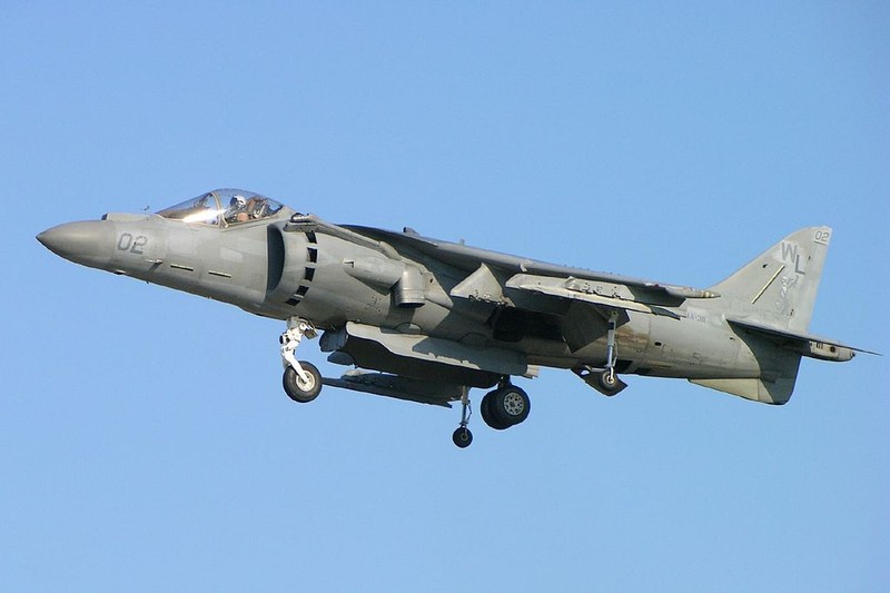 May bay AV-8B bi phan nan vi chinh thiet ke cat-ha canh thang dung