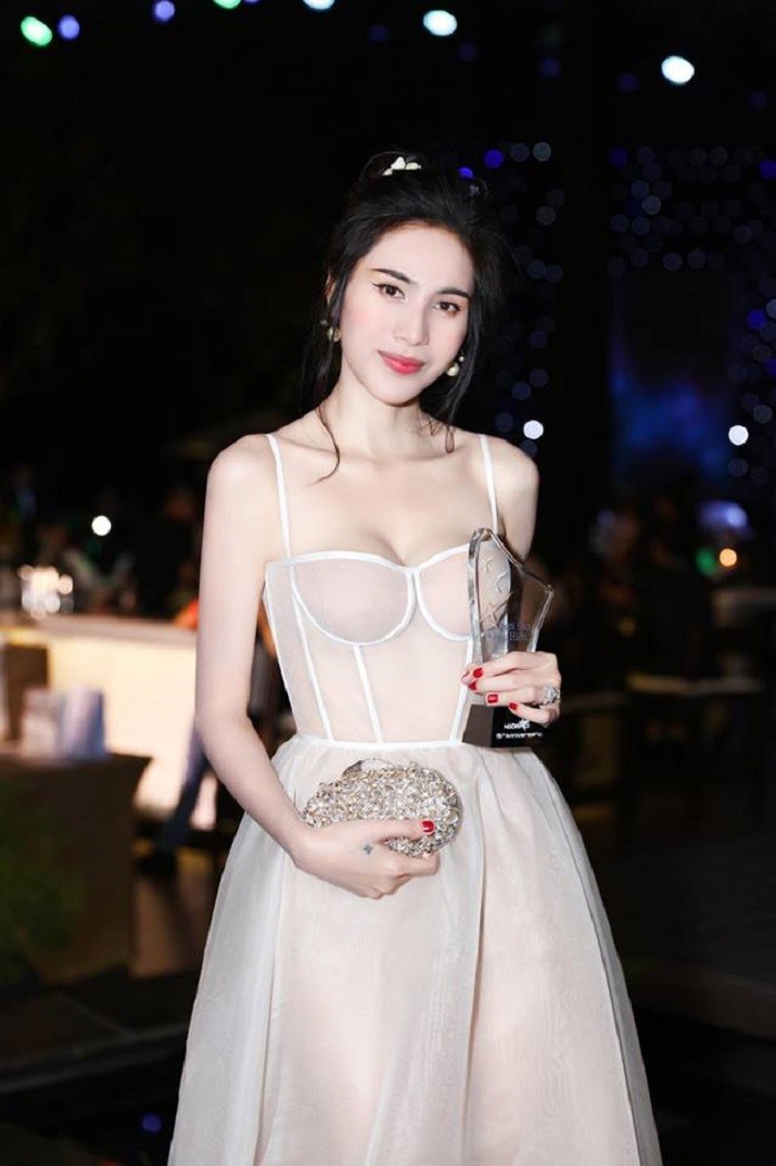 Ho Ngoc Ha bat ngo xuat hien tinh tu ben Kim Ly sau on ao sap lam dam cuoi-Hinh-8