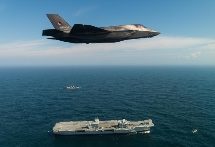 F-35 My lan dau tien ha canh len tau san bay nuoc ngoai-Hinh-4