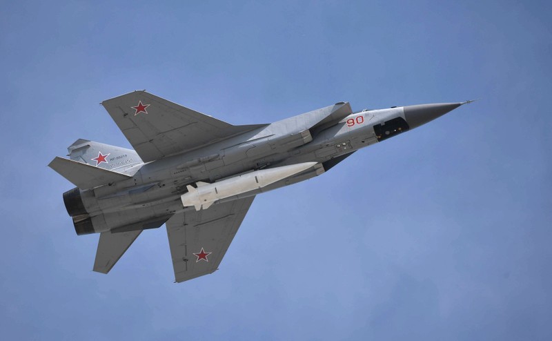 Tong thong Putin duoc tiem kich Su-57 ho tong di tham MiG-31-Hinh-9