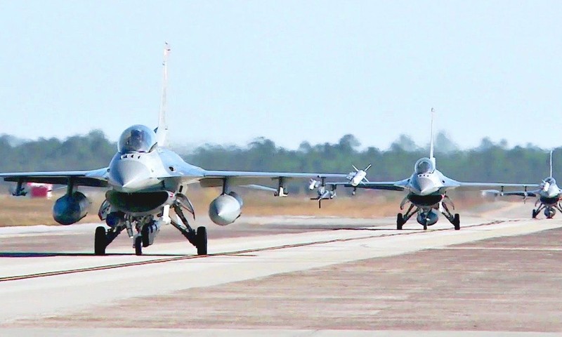 Bulgaria “che ong che eo” chien dau co F-16 cua My-Hinh-3