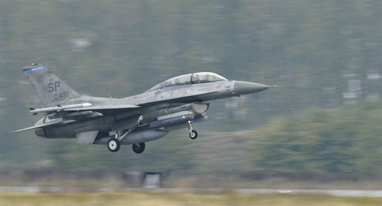 Bulgaria “che ong che eo” chien dau co F-16 cua My-Hinh-7