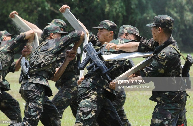 Quan doi Trung Quoc don tru o Hong Kong tu bao gio?-Hinh-6