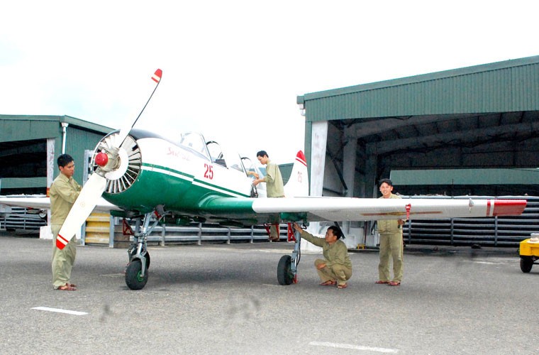 Yak-52: “Lop hoc tren may” cua khong quan Viet Nam-Hinh-2