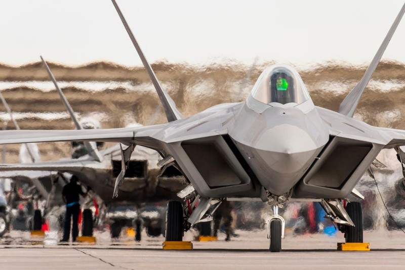 Tiem kich F-22 My vua dua toi Qatar xin hon F-35 o diem nao?-Hinh-6