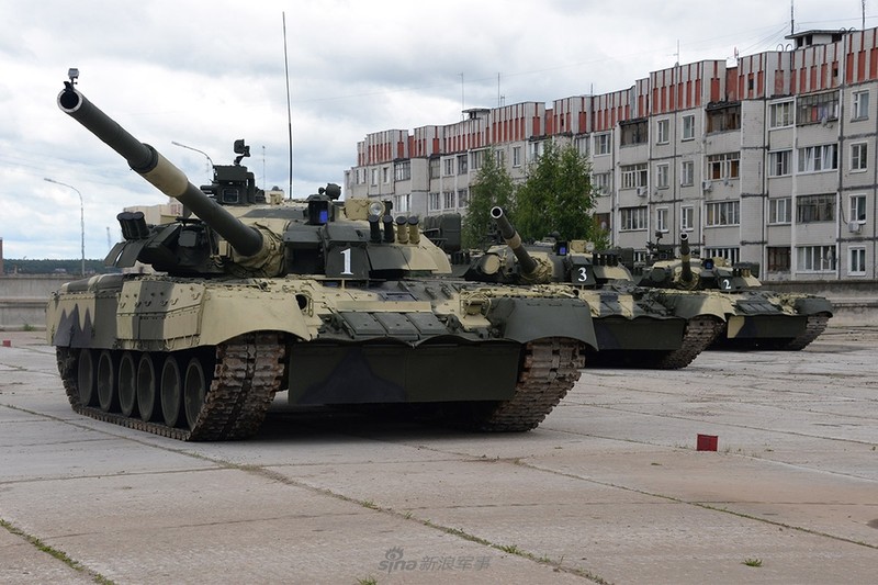 Nga mang T-80 cung kip lai nu tham gia dua tang Tank Biathlon-Hinh-2
