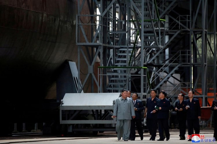 Nha lanh dao Kim Jong-un he lo tau ngam tan cong 