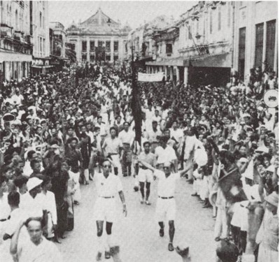 Cuoc Tong khoi nghia Ha Noi ruc lua trong Cach mang Thang 8