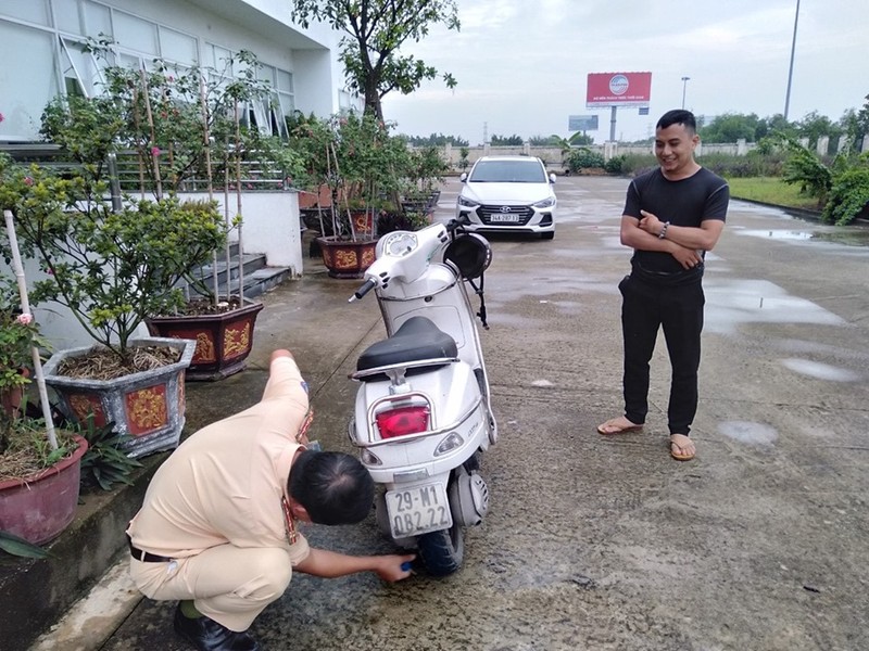 Danh tinh thanh nien lai xe nguoc chieu 10km tren cao toc Ha Noi - Hai Phong