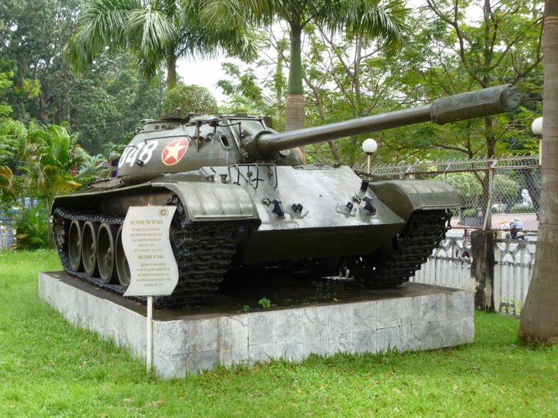Hoa luc xe tang T-62 va T-54/55 Viet Nam khac nhau ra sao?-Hinh-4