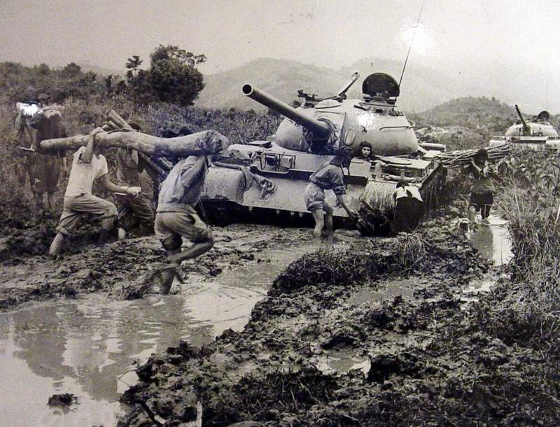 Hoa luc xe tang T-62 va T-54/55 Viet Nam khac nhau ra sao?-Hinh-8