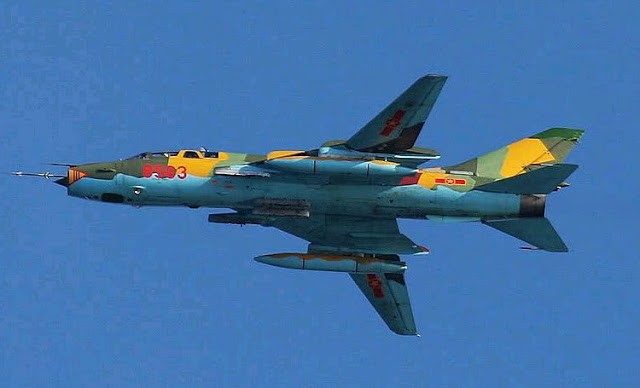 Anh hiem: Su-22M4 Viet Nam tuan tra phong khong voi ten lua R-60 AA-8 Aphid-Hinh-4