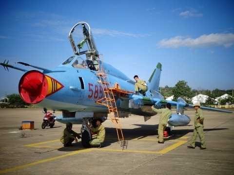 Anh hiem: Su-22M4 Viet Nam tuan tra phong khong voi ten lua R-60 AA-8 Aphid-Hinh-8