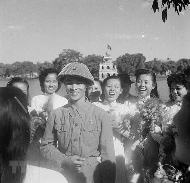 Hinh anh lich su khi Viet Minh tiep quan thu do trong ngay 10/10-Hinh-12