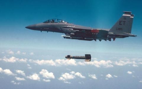 Vi sao My cho F-15E pha huy can cu cua chinh minh o Syria