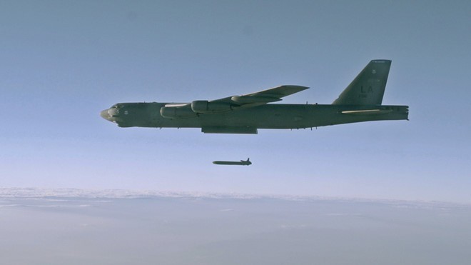 Phao dai bay B-52 My ap sat ban dao Crimea, Nga lo sot vo-Hinh-11