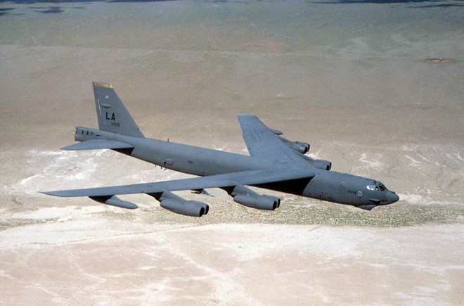 Phao dai bay B-52 My ap sat ban dao Crimea, Nga lo sot vo-Hinh-2