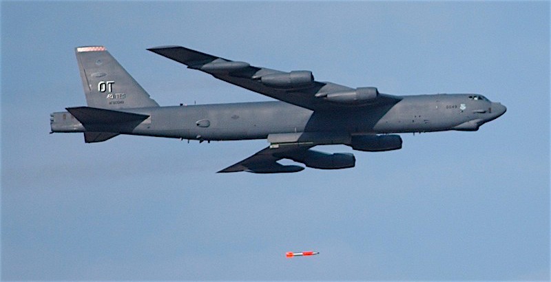 Phao dai bay B-52 My ap sat ban dao Crimea, Nga lo sot vo-Hinh-9