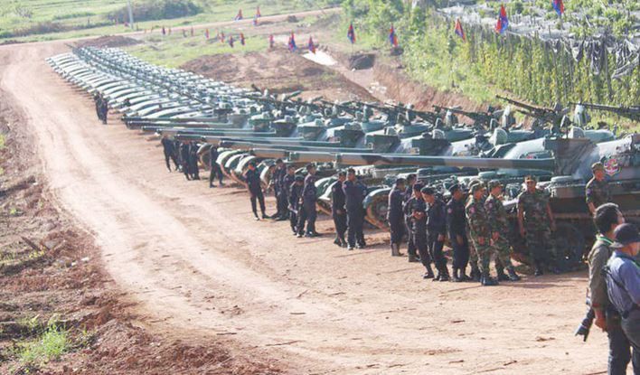 Lu doan tinh nhue nhat Campuchia duyet binh, trang bi toan 