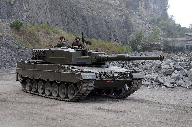 Viet Nam quan tam xe tang Leopard 2A4: Uu, nhuoc diem the nao?-Hinh-6