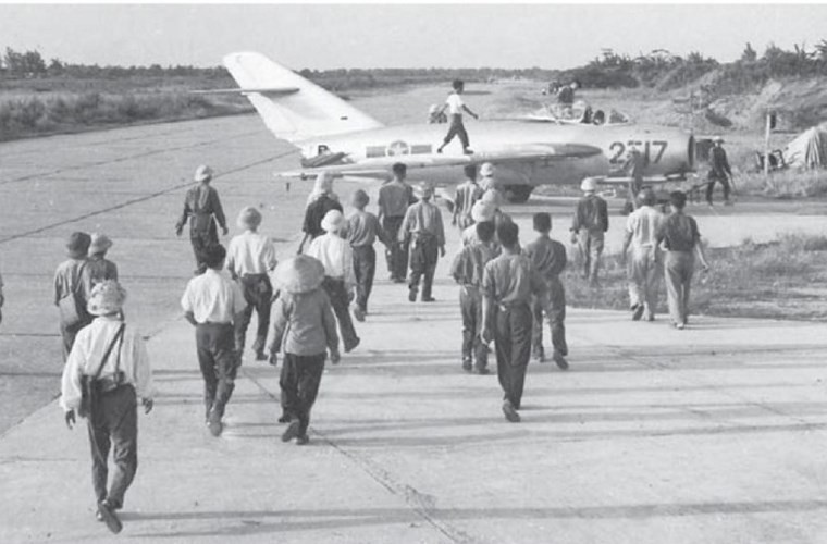 Ban linh phi cong Viet Nam bien yeu diem cua MiG-17 thanh vu khi loi hai-Hinh-10