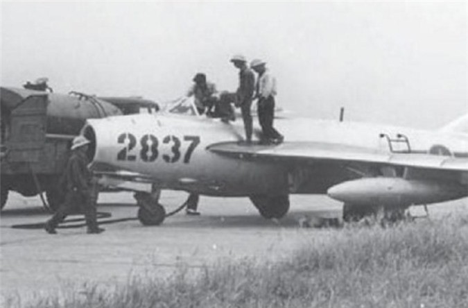 Ban linh phi cong Viet Nam bien yeu diem cua MiG-17 thanh vu khi loi hai-Hinh-12