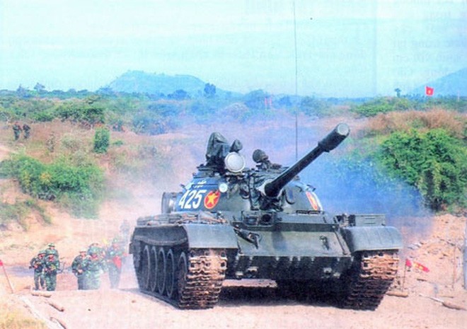 Viet Nam bien tang T-55 thanh xe chien dau, xe cong binh... tai sao khong?