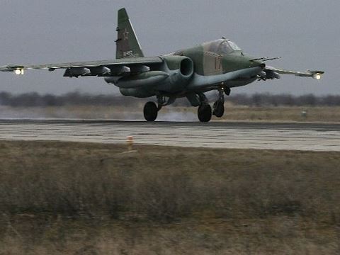 Su-25 san sang doi bom neu luc luong quan canh Nga bi tan cong-Hinh-18