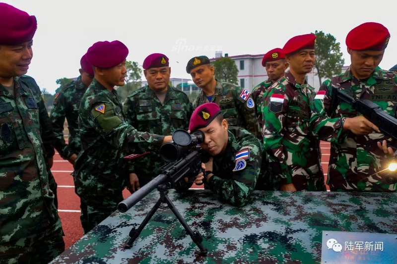 Quan doi ASEAN tap tran chung, Trung Quoc va Nga tham gia 