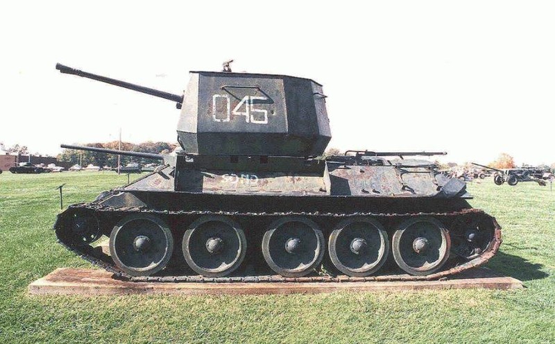 Viet Nam tung cai bien xe tang T-34 thanh… phao phong khong tu hanh-Hinh-11