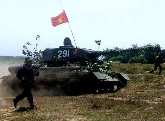 Viet Nam tung cai bien xe tang T-34 thanh… phao phong khong tu hanh-Hinh-3