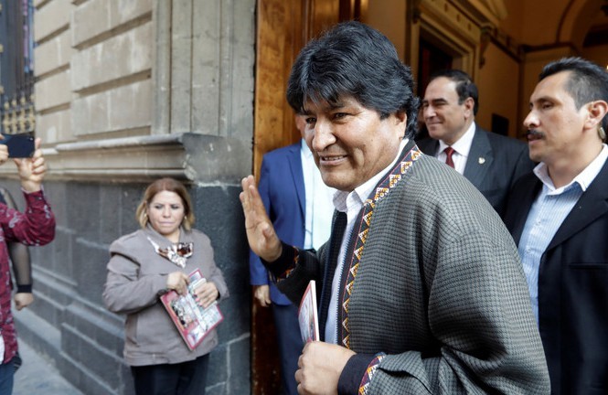 Tong thong Bolivia vua bi lat do Morales roi Mexico den Cuba