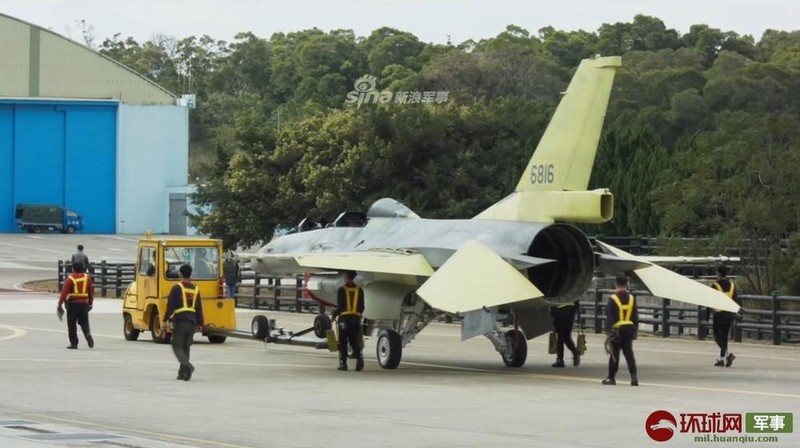 Dot nhap noi lap rap F-16V Dai Loan – 