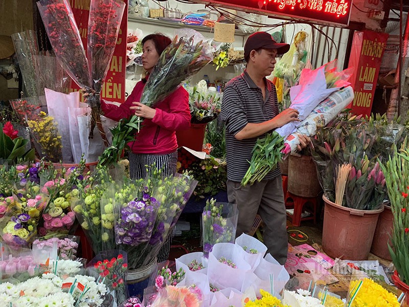 Phat hoang di cho 29 Tet, hoa tuoi tang gia gap 3 lan-Hinh-4