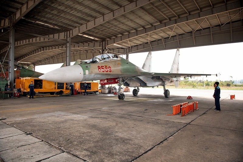 “Ho Mang Chua” Su-30MK2 cung thien binh canh giu bau troi To quoc tung canh dau nam-Hinh-3