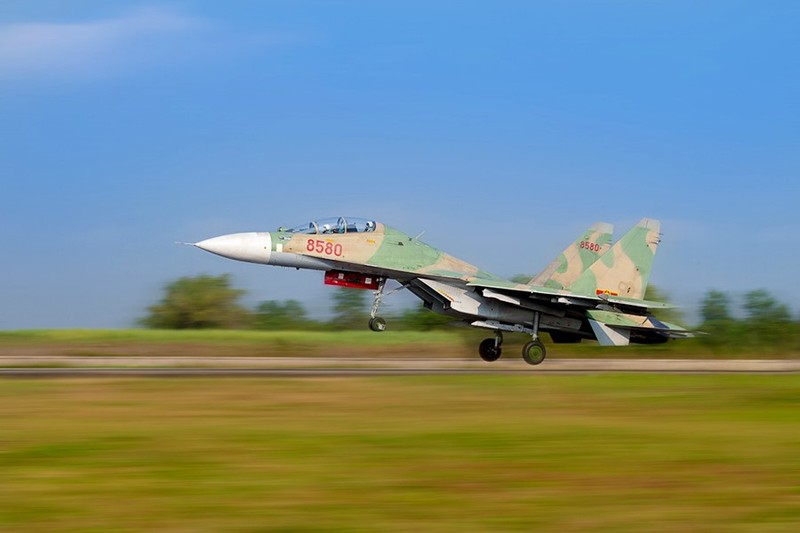 “Ho Mang Chua” Su-30MK2 cung thien binh canh giu bau troi To quoc tung canh dau nam-Hinh-6