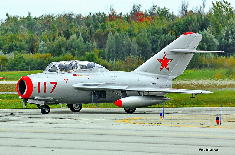 MiG-15: May bay 