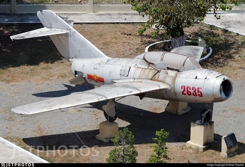 MiG-15: May bay 