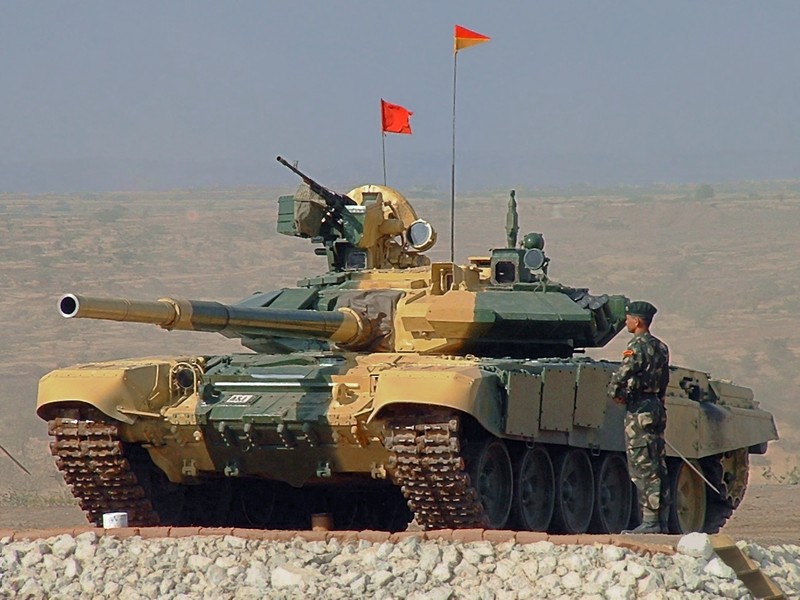 Xe tang T-90 cua Nga bat ngo xuat hien tai My, chuyen gi dang xay ra?-Hinh-2