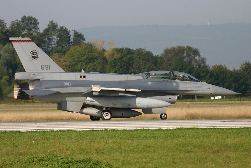 Sau Dai Loan, toi luot Singapore nang cap dan tiem kich F-16 cua minh-Hinh-2