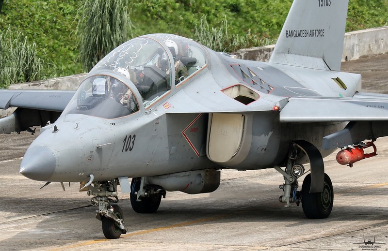 Sau Yak-130, Viet Nam co mua tiep may bay huan luyen canh nguoc SR-10?-Hinh-13