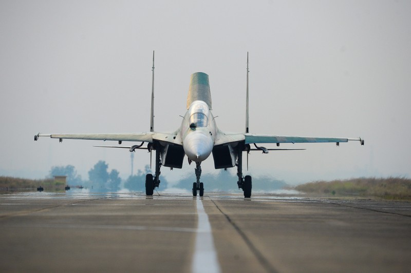 Hoi kho: Tiem kich Su-30 cua Viet Nam co di lui tren duong bang duoc khong?-Hinh-3