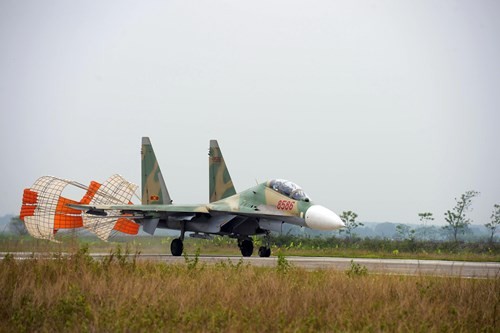 Hoi kho: Tiem kich Su-30 cua Viet Nam co di lui tren duong bang duoc khong?-Hinh-11
