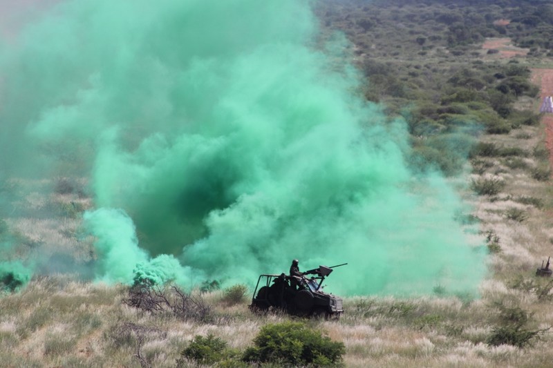 Nam Phi tung binh luc tap tran ram ro chuan bi mung ngay quan doi-Hinh-8