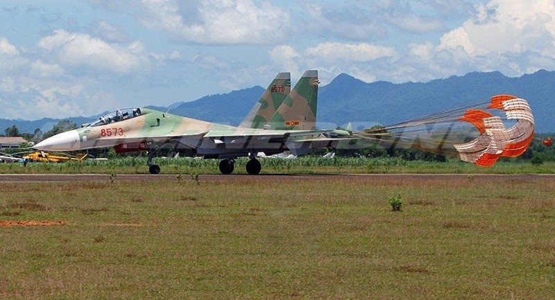 Cau hinh vu khi manh nhat tren tiem kich Su-30MK2 Viet Nam tung lo dien-Hinh-7