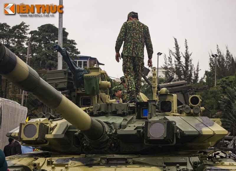 Xe tang T-90S cua Viet Nam phong duoc ten lua nao qua nong phao?-Hinh-2