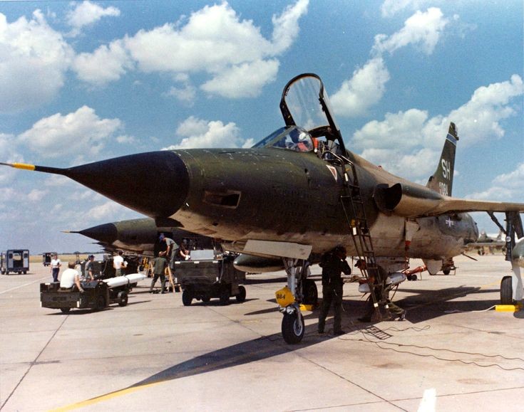 Hinh anh F-105 bi ban nat duoi van bay duoc trong chien tranh Viet Nam-Hinh-12