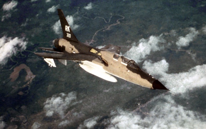 Hinh anh F-105 bi ban nat duoi van bay duoc trong chien tranh Viet Nam-Hinh-13