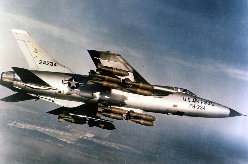 Hinh anh F-105 bi ban nat duoi van bay duoc trong chien tranh Viet Nam-Hinh-2