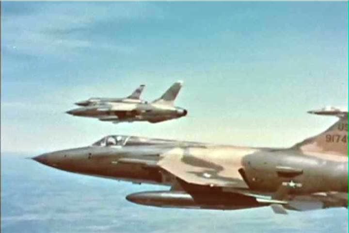 Hinh anh F-105 bi ban nat duoi van bay duoc trong chien tranh Viet Nam-Hinh-6